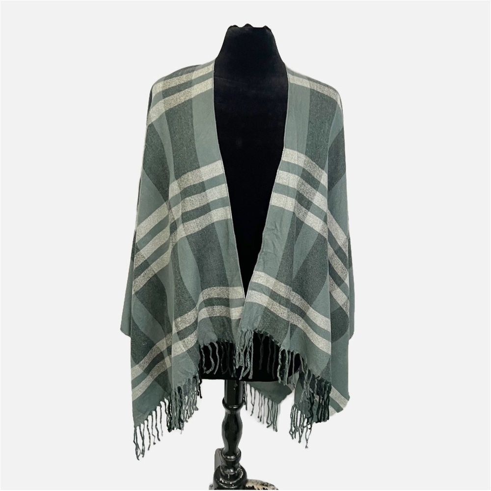 💋3/$20💋 Siizu Causebox Plaid Fringed Poncho